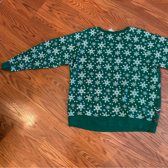 Official Snoopy Charlie Brown Christmas Sweater Peanuts Snowflake Green Holiday - Picture 2 of 9